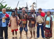 Tari Cakalele dan Lego-Lego Sambut Asesor BAN-PDM di SD Negeri Fuikang