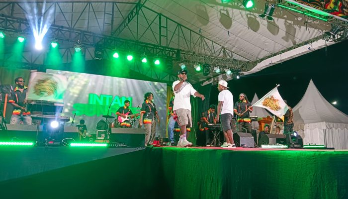 Intan Sunrise Band Rangkul Anak Muda Intan Jaya Lewat Musik