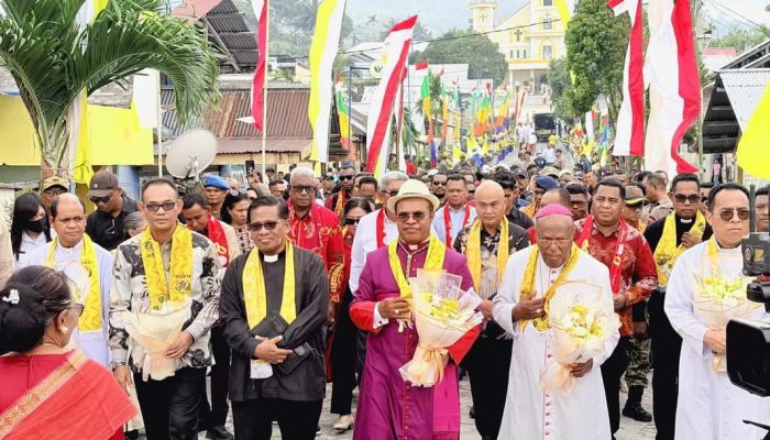 Ini Pesan Uskup Jayapura, Mgr. Yanuarius Teofilus Matopai You di Ohoi Waur